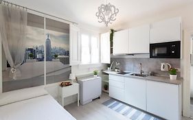 Commenda White Studio